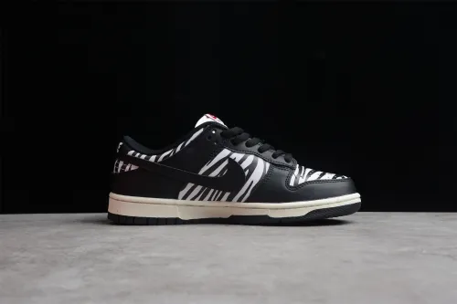 Quartersnacks x NK SB Dunk “Zebra” DM3510-001
