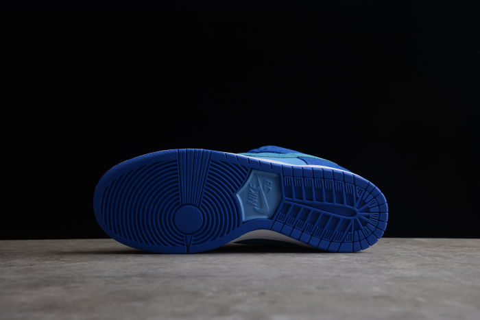 SB Dunk Low “Blue Raspberry” DM0807-400