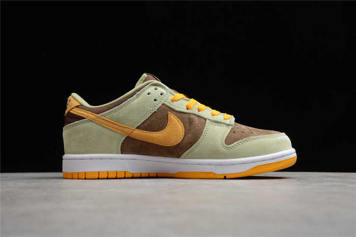 NK Dunk Low “Dusty Olive” DH5360-300