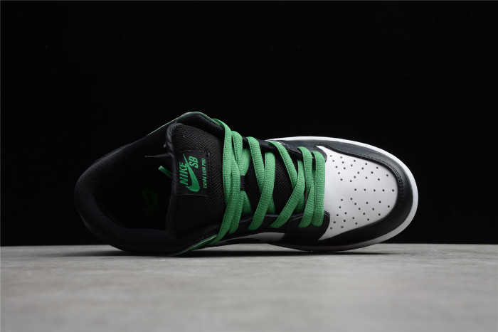 NK SB Dunk Low “Classic Green” BQ6817-302