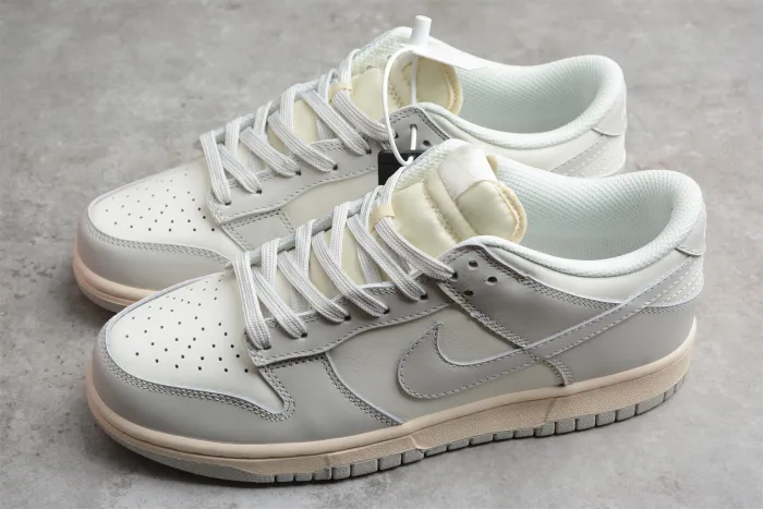 NK SB Dunk LOW “Light Bone” DD1503-107
