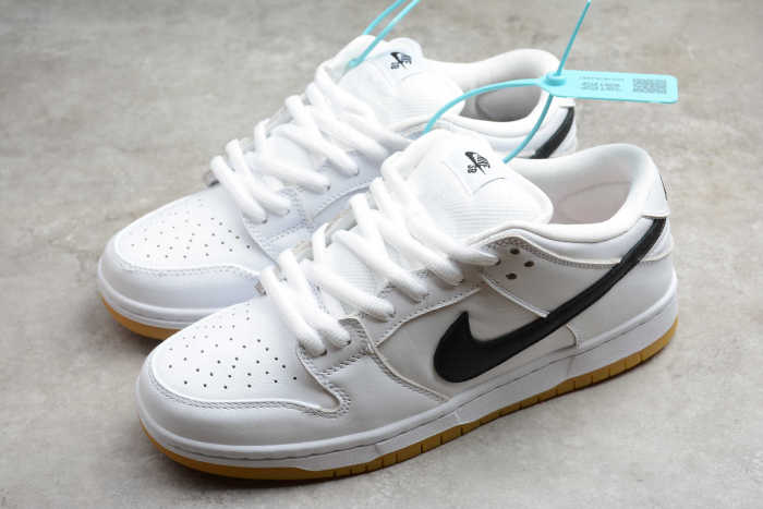 SB Dunk “Orange Label” CD2563-100