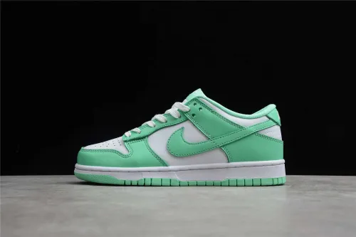 SB Dunk Low WMNS “Green Glow” DD1503-105