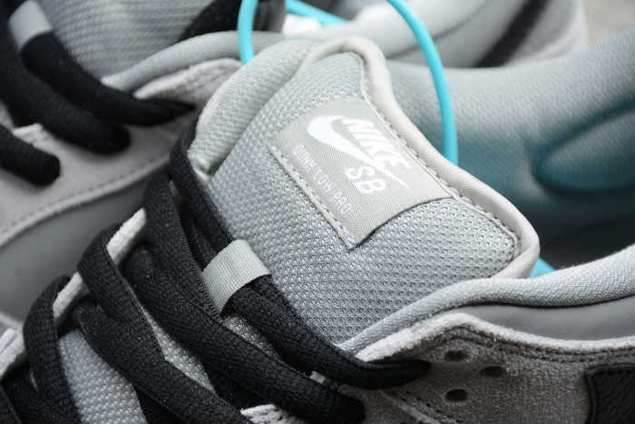 SB Dunk Low “Laser Blue” Grey Black BQ6817-101