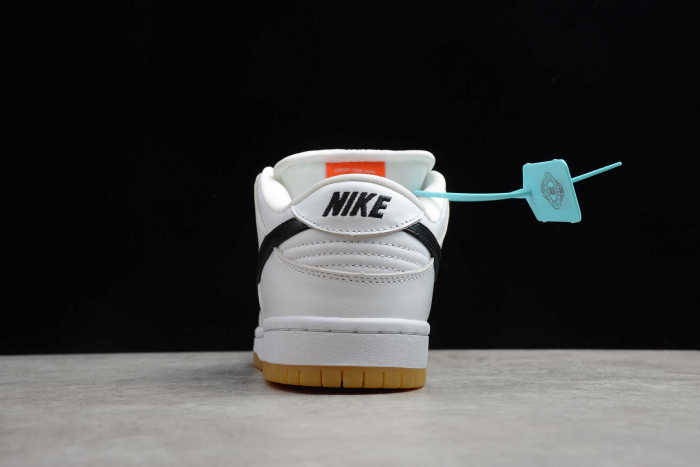 SB Dunk “Orange Label” CD2563-100