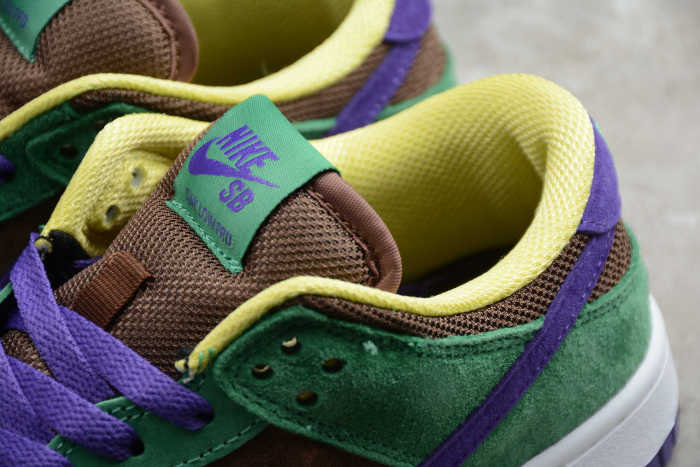 SB Dunk Low Pro QS Bright Melon Gym Green Purple CT2552-700