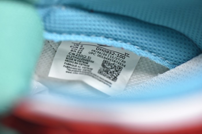 SB Dunk Low SE “Free 99” DH0852-100