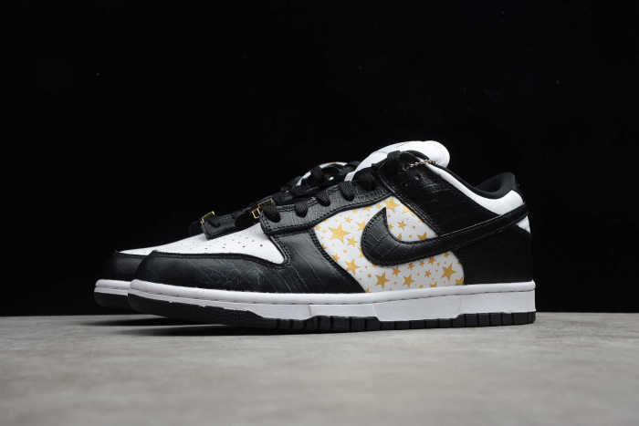 Supreme x SB Dunk Low “Black Stars”  DH3228-102