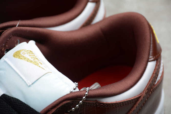 Supreme x SB Dunk Low “Barkroot Brown” DH3228-103