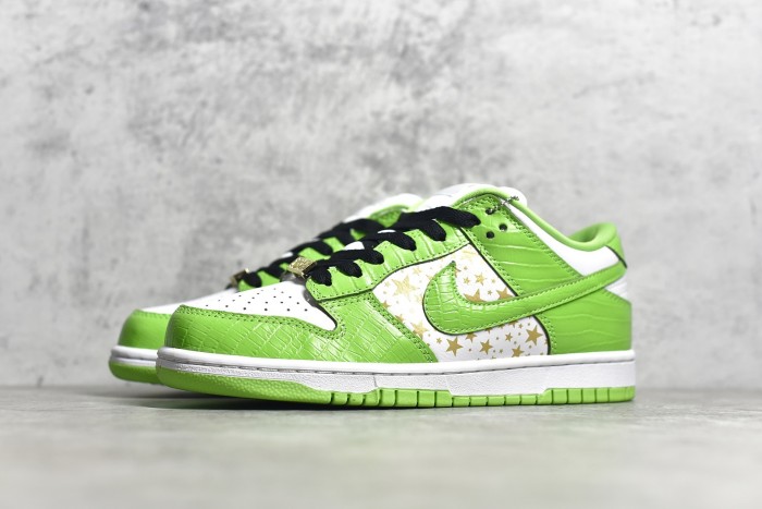 Supreme x SB Dunk Low “Mean Green” DH3228-101