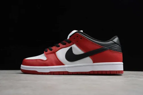 SB Dunk Low Pro   Chicago  Red White Black 917567-641