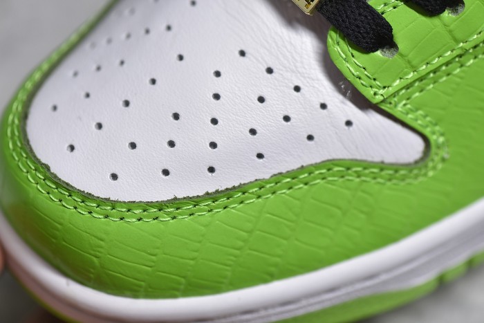 Supreme x SB Dunk Low “Mean Green” DH3228-101