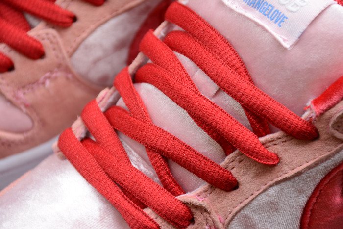 StrangeLove x SB Dunk Low “Valentine's Day” CT2552-800