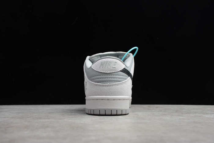 SB Dunk Low “Laser Blue” Grey Black BQ6817-101