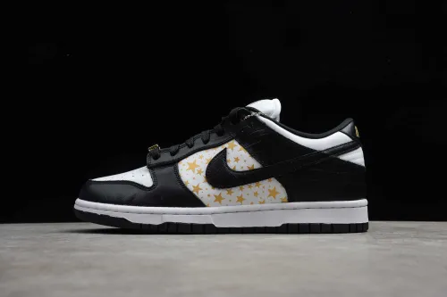 Supreme x SB Dunk Low “Black Stars”  DH3228-102