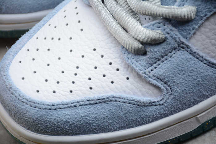 SB DUNK x Sean Cliver Light Blue White Gold DC9936-100