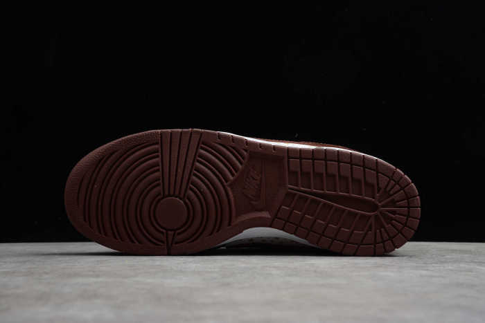 Supreme x SB Dunk Low “Barkroot Brown” DH3228-103