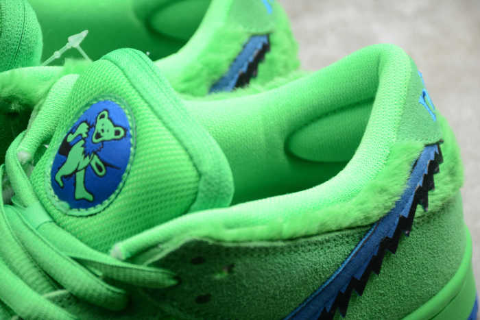 Grateful Dead x SB Dunk Low Pro QS“ Green Bear” CJ5378-300