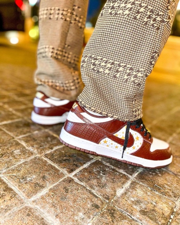 Supreme x SB Dunk Low “Barkroot Brown” DH3228-103