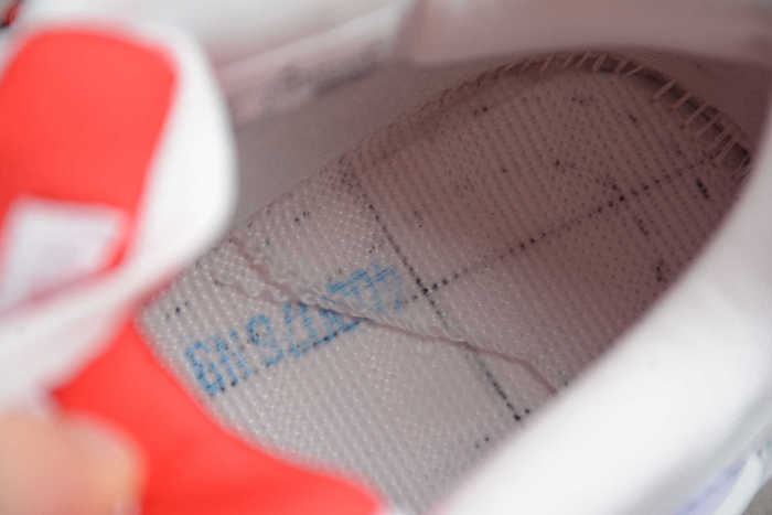 Air Jordan 4 Metallic Red CT8527-112