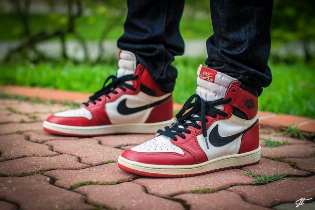 Air Jordan 1 Retro Hi OG  Chicago  555088-101