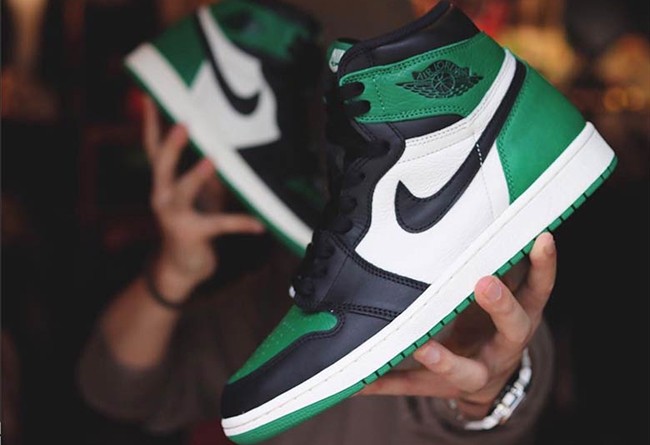 Air Jordan 1 “Pine Green” 555088-302