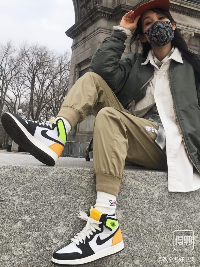 Air Jordan 1 High OG “Volt University Gold” 555088-118