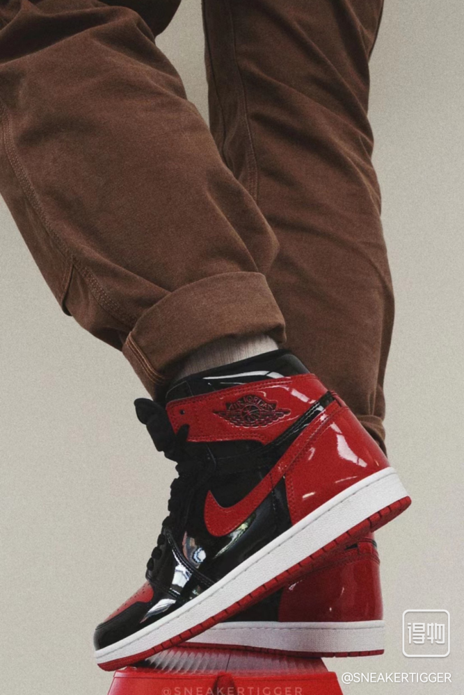 Air Jordan 1 Retro High OG  Bred Patent  555088-063