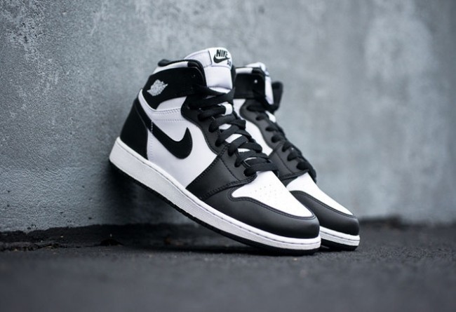 Air Jordan 1 Retro High OG Black/White 555088-010