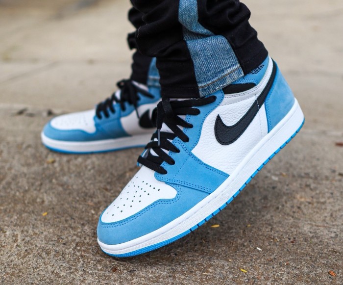 Air Jordan 1 High “University Blue” 555088-134