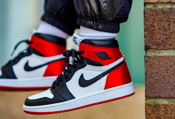 Air Jordan 1 Satin “Black Toe” WMNS CD0461-016