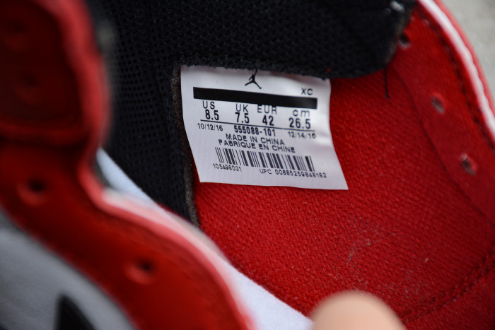 Air Jordan 1 Retro Hi OG  Chicago  555088-101