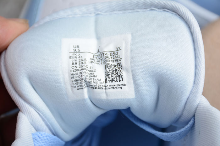 Air Jordam 1 Low University Blue  DC0774-050