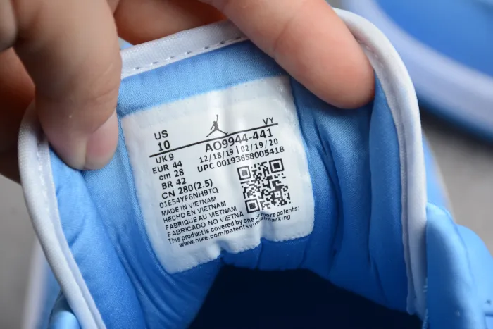 Air Jordan 1 Low  UNC  AO9944-441