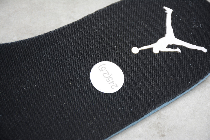 Air Jordan 1 Mid “Iridescent” BQ6472-602