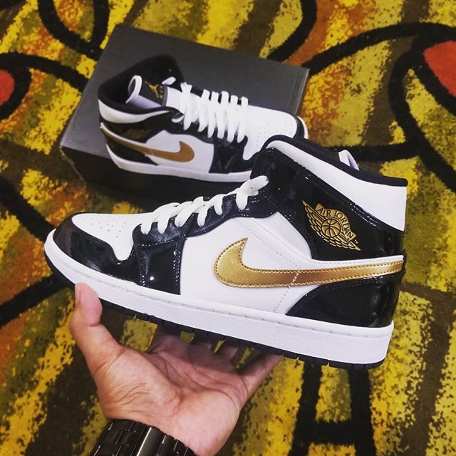 Air Jordan 1 Mid 'Patent Gold' 852542-007