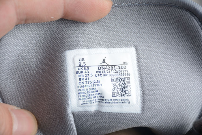 Air Jordan 1 Mid SE 'Coconut Milk' DN4281-100