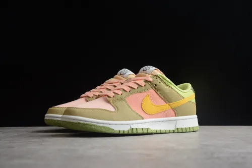 SB Dunk Low Sun Club Arctic Orange DM0583-800