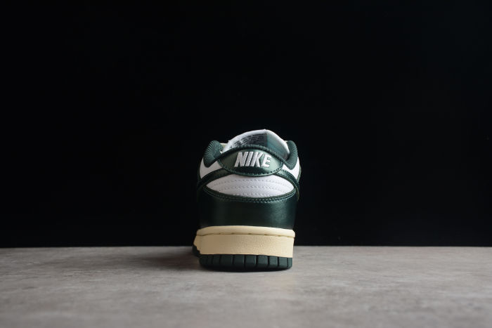 SB Dunk Low Vintage Green DB8580-100