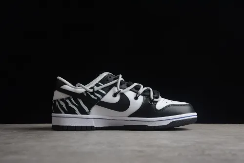 SB Dunk DD3363-002