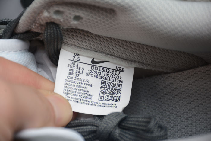 SB Dunk Low Retro Black White Gray DD1503-117