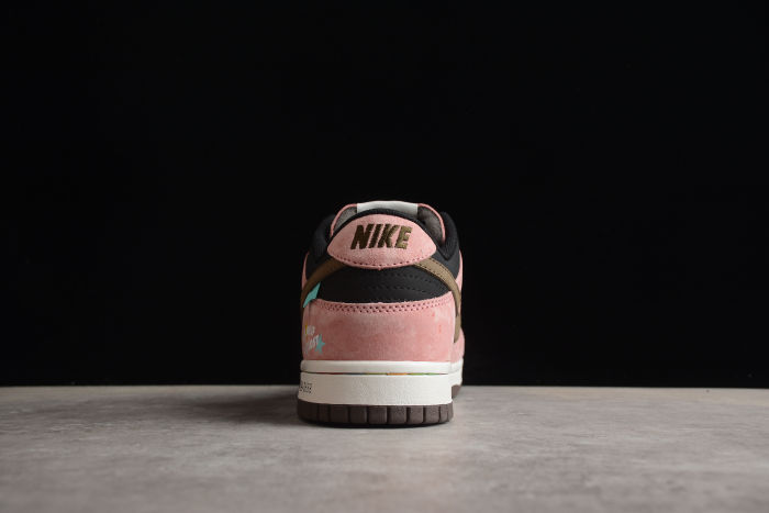 SB Dunk Low AE86 Tyler Pink DD1391-105