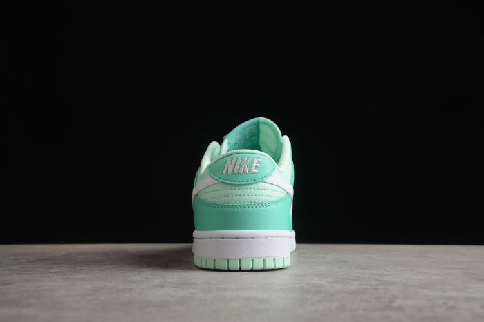 SB Dunk Low Green White DJ6188-301