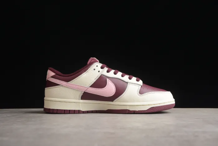 SB Dunk Low Red Valentine's Day DR9705-100