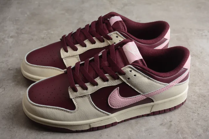 SB Dunk Low Red Valentine's Day DR9705-100