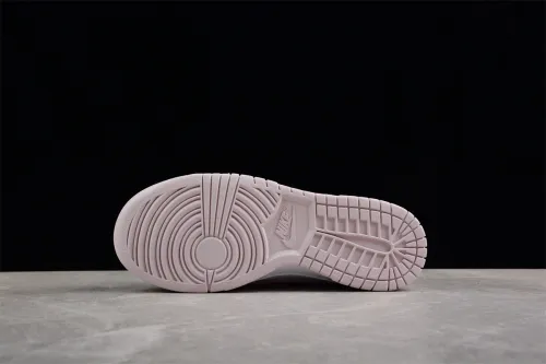 SB Dunk Low Pink Paisley FD1449-100