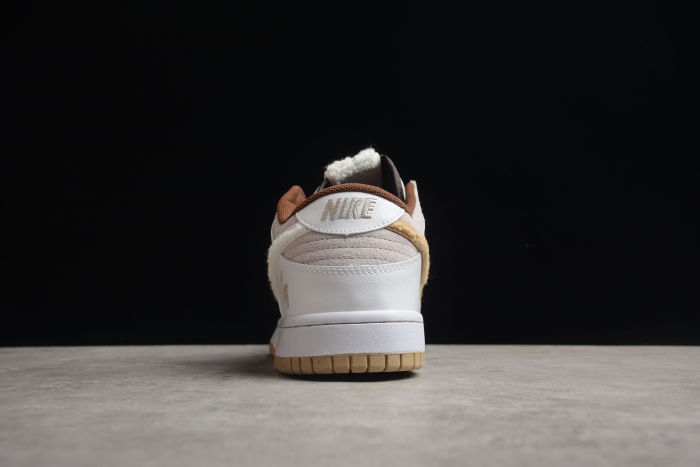 SB Dunk Low Pink Cream Bunny DD3363-003