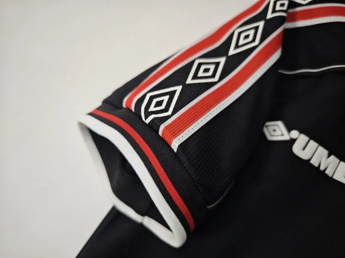 Manchester United Home Retro Jersey 1998/99 Black Version