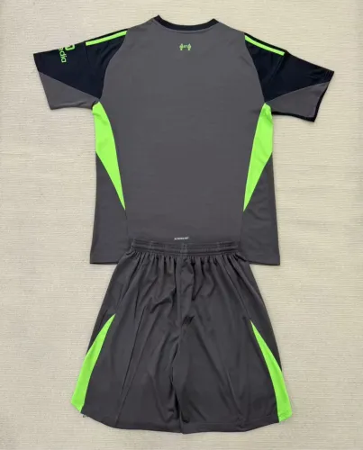 Liverpool Goalkeeper Kids Suit 25/26