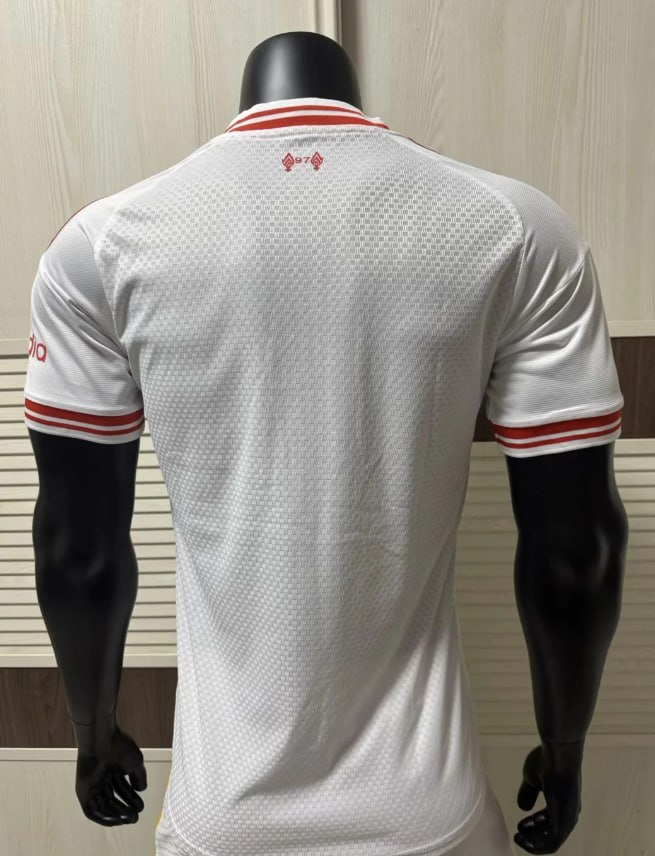 Liverpool White Man Player Jersey 26/27